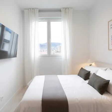Urbil Ayuntamiento Apartment *