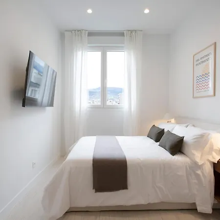 Urbil Ayuntamiento Apartment *